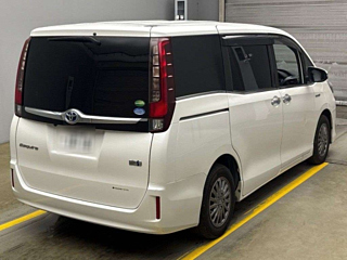 TOYOTA ESQUIRE 2017