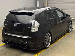 TOYOTA PRIUS ALPHA 2014