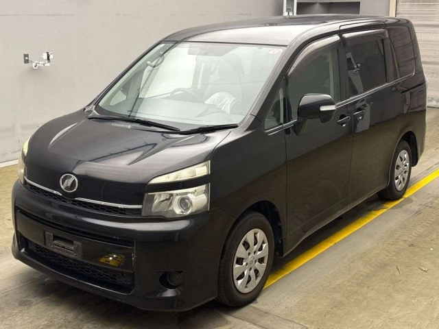 TOYOTA VOXY 2010