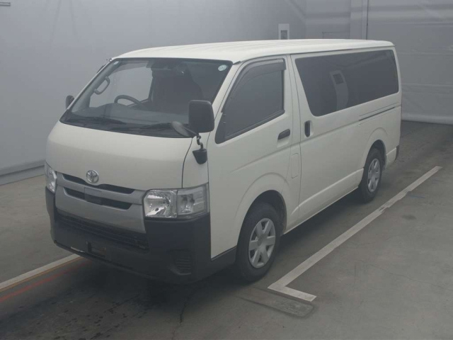TOYOTA HIACE VAN 2020