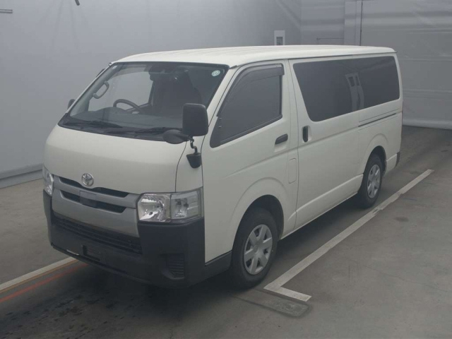 TOYOTA HIACE VAN 2020