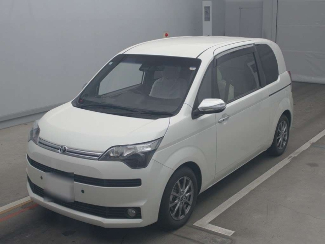 TOYOTA SPADE 2018