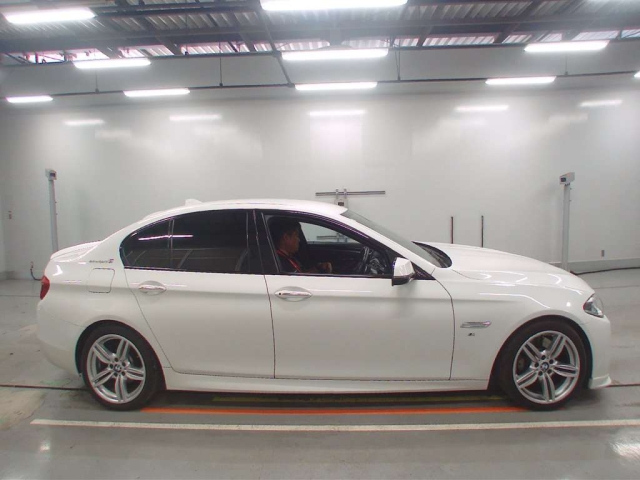 BMW 5 SERIES 2013