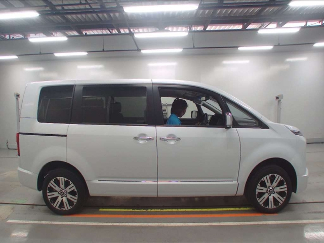MITSUBISHI DELICA D5 2024