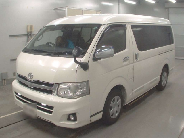 TOYOTA HIACE 2013