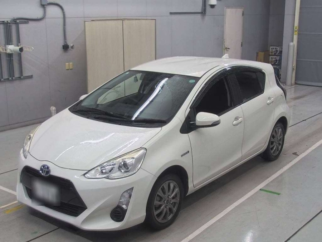 TOYOTA AQUA 2015