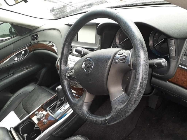 NISSAN FUGA 2009