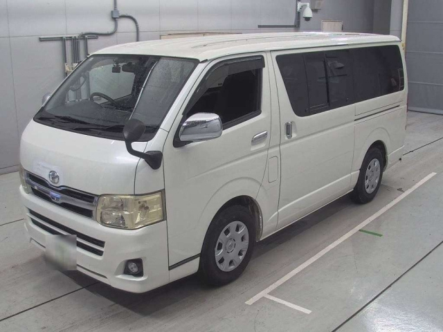 TOYOTA HIACE VAN 2010