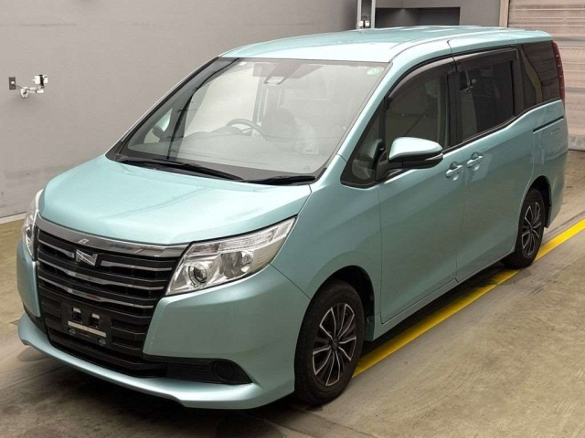 TOYOTA NOAH 2016
