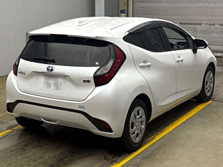 TOYOTA AQUA 2021