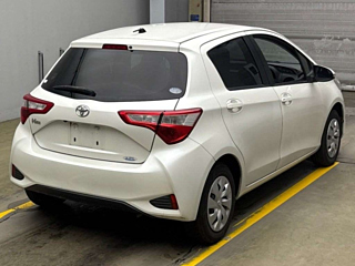 TOYOTA VITZ 2017