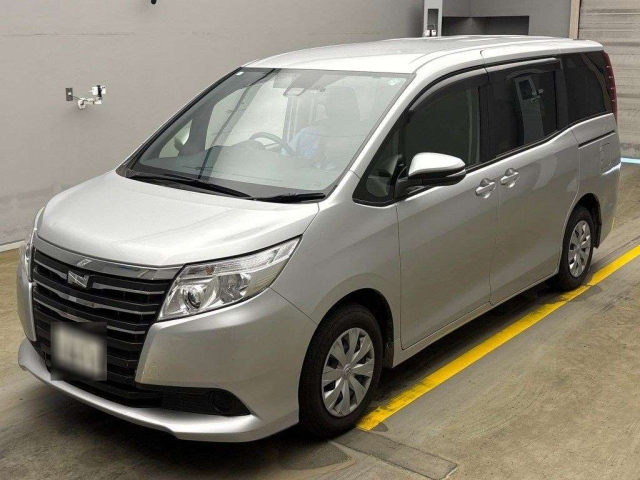 TOYOTA NOAH 2017