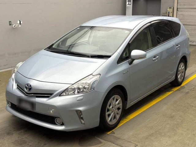 TOYOTA PRIUS ALPHA 2014