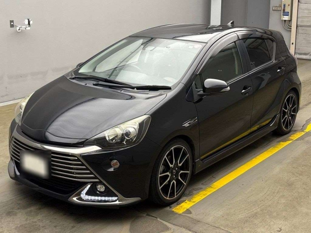 TOYOTA AQUA 2016