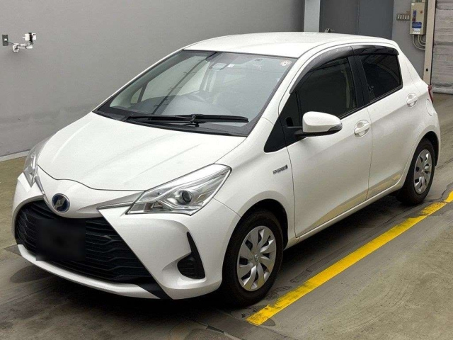 TOYOTA VITZ 2018