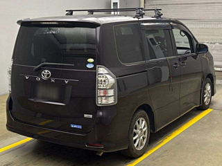 TOYOTA VOXY 2010
