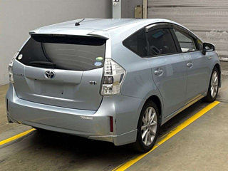 TOYOTA PRIUS ALPHA 2012