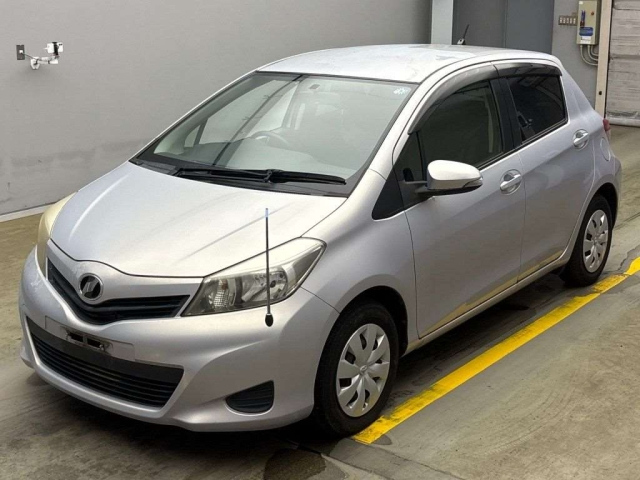 TOYOTA VITZ 2013