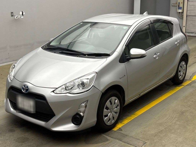 TOYOTA AQUA 2017