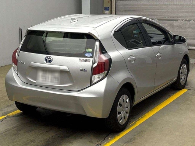 TOYOTA AQUA 2017