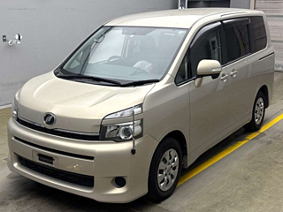 TOYOTA VOXY 2010