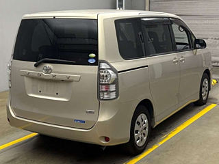 TOYOTA VOXY 2010