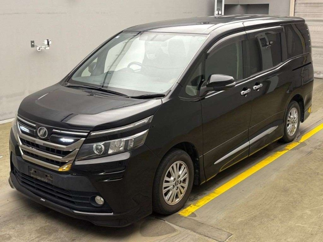 TOYOTA VOXY 2015