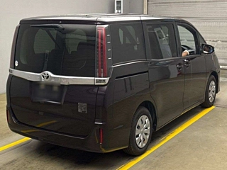 TOYOTA NOAH 2021
