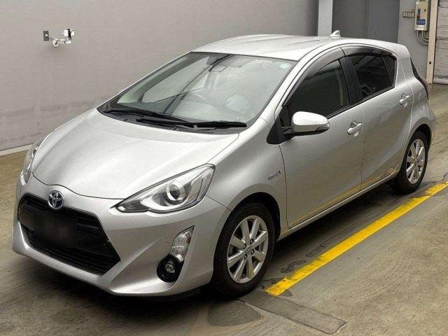TOYOTA AQUA 2016