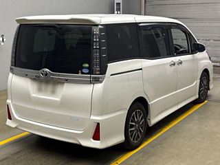 TOYOTA VOXY 2017