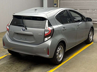 TOYOTA AQUA 2021