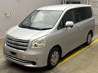 TOYOTA NOAH 2009