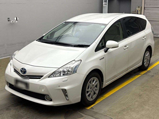 TOYOTA PRIUS ALPHA 2014