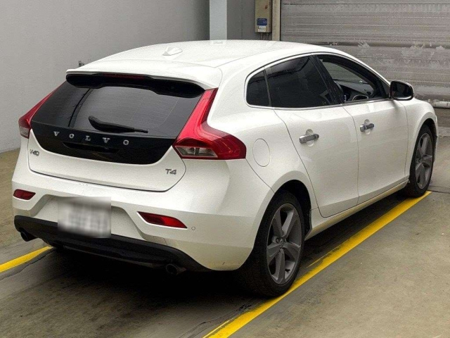 VOLVO V40 2013