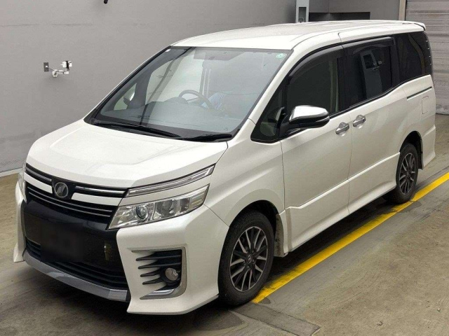 TOYOTA VOXY 2014