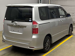 TOYOTA NOAH 2009