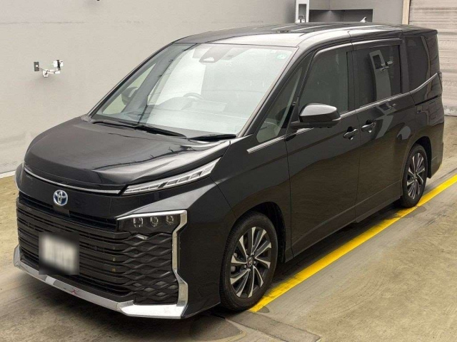 TOYOTA VOXY 2023