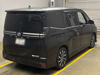 TOYOTA VOXY 2023