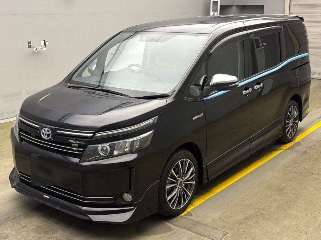 TOYOTA VOXY 2014