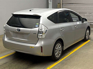 TOYOTA PRIUS ALPHA 2012