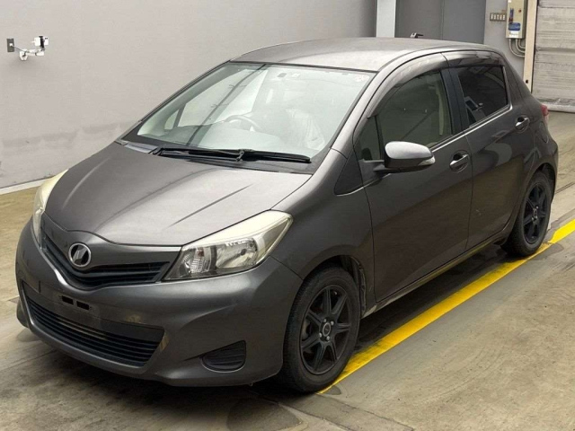 TOYOTA VITZ 2012