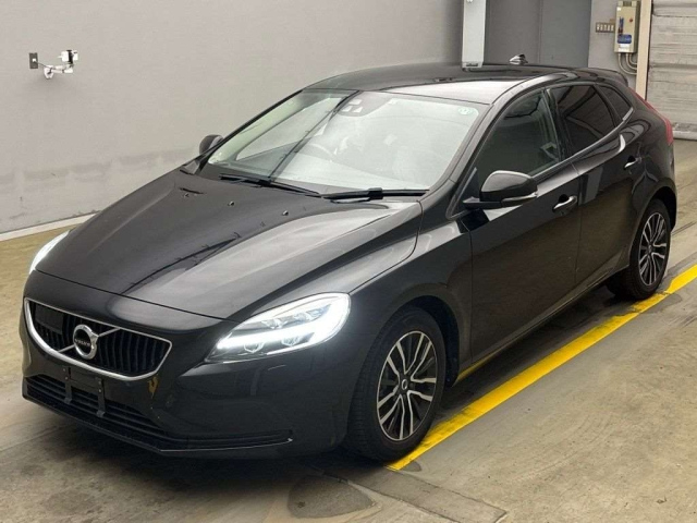 VOLVO V40 2020