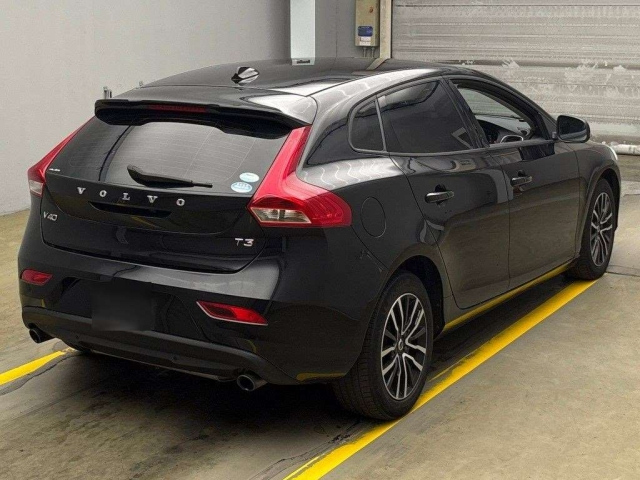 VOLVO V40 2020