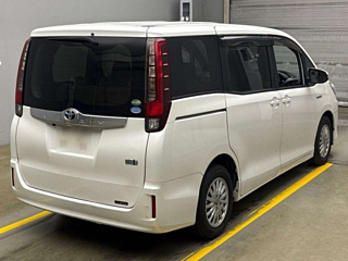 TOYOTA NOAH 2014