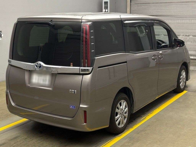 TOYOTA NOAH 2021
