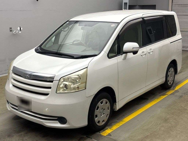 TOYOTA NOAH 2008
