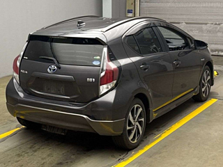 TOYOTA AQUA 2015