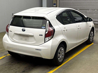 TOYOTA AQUA 2016