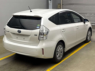TOYOTA PRIUS ALPHA 2012