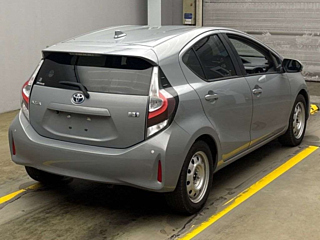 TOYOTA AQUA 2021